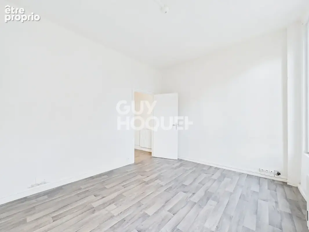À vendre : Superbe appartement 5 pièces de 111 m² à Elbeuf, quartier Le Butor - Champ-Fleuri - Sainte-Clotilde - photo 2