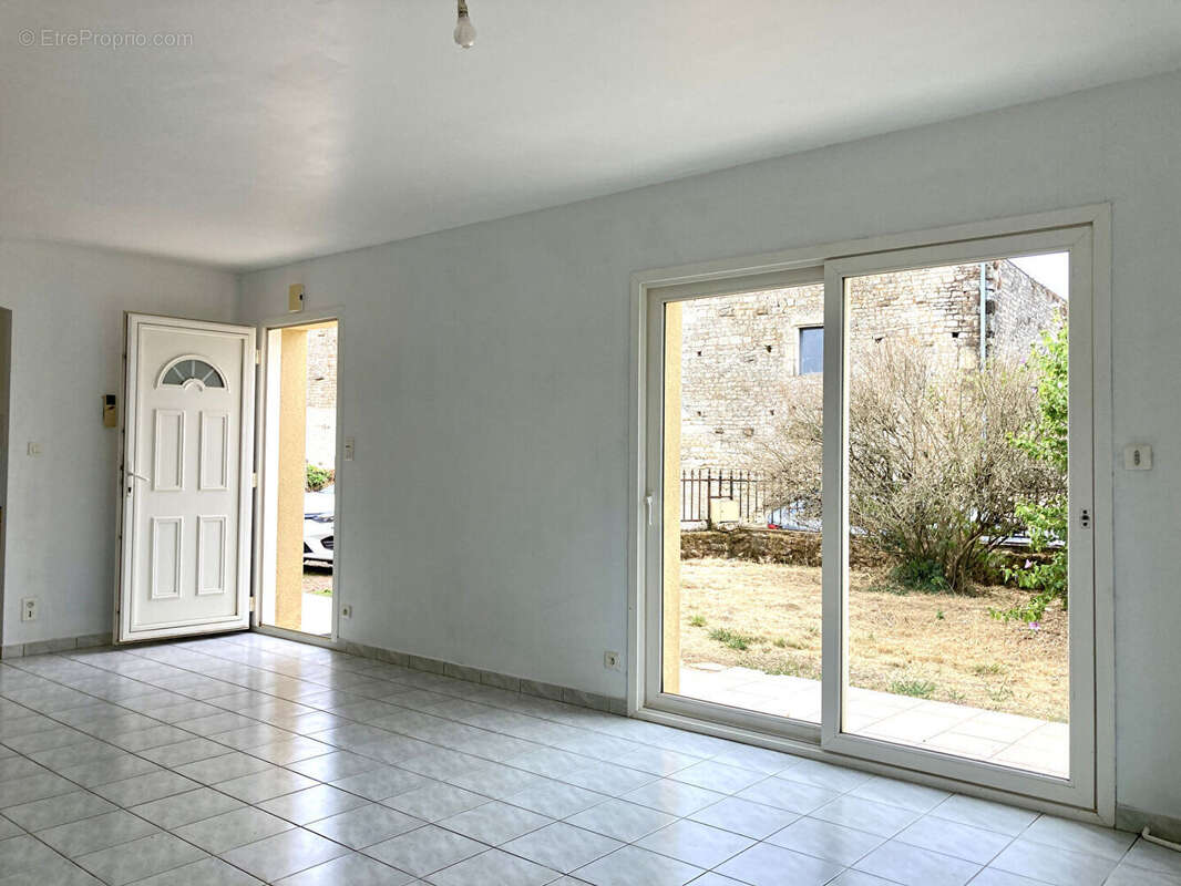 Maison 80 m² à Saint-Pompain  - photo 3