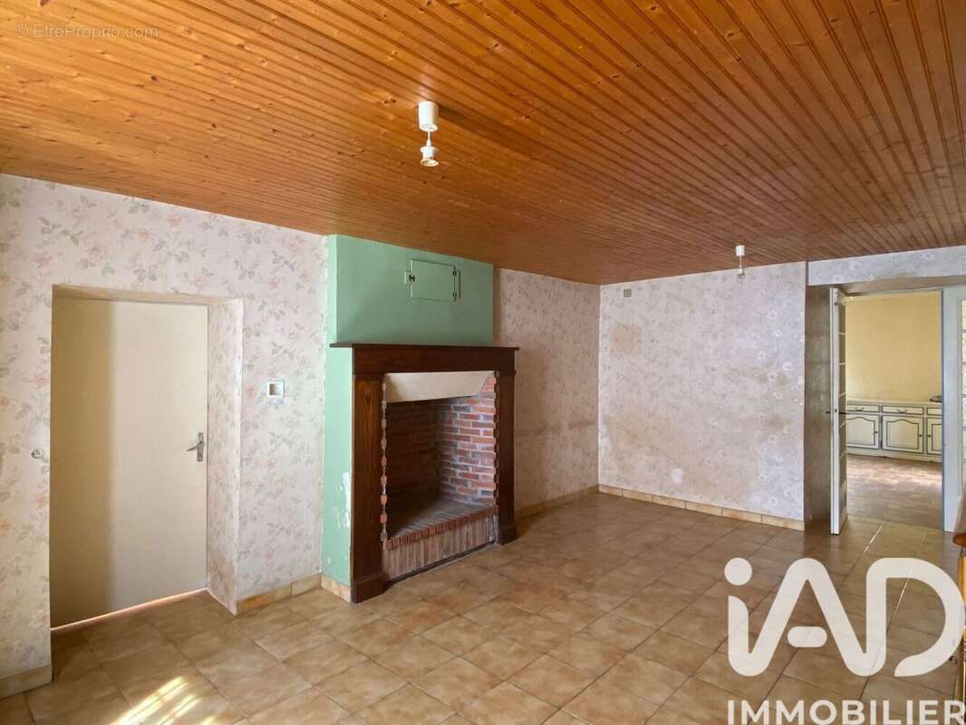 Maison 147 m² à Lhoumois  - photo 6