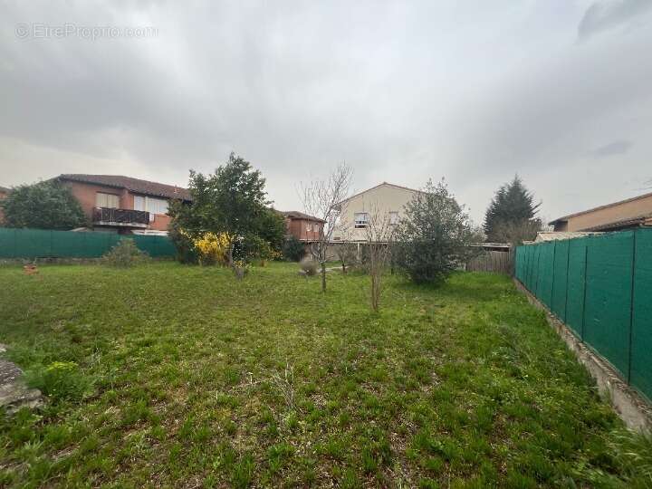 Terrain 650 m² à Aucamville  - photo 2