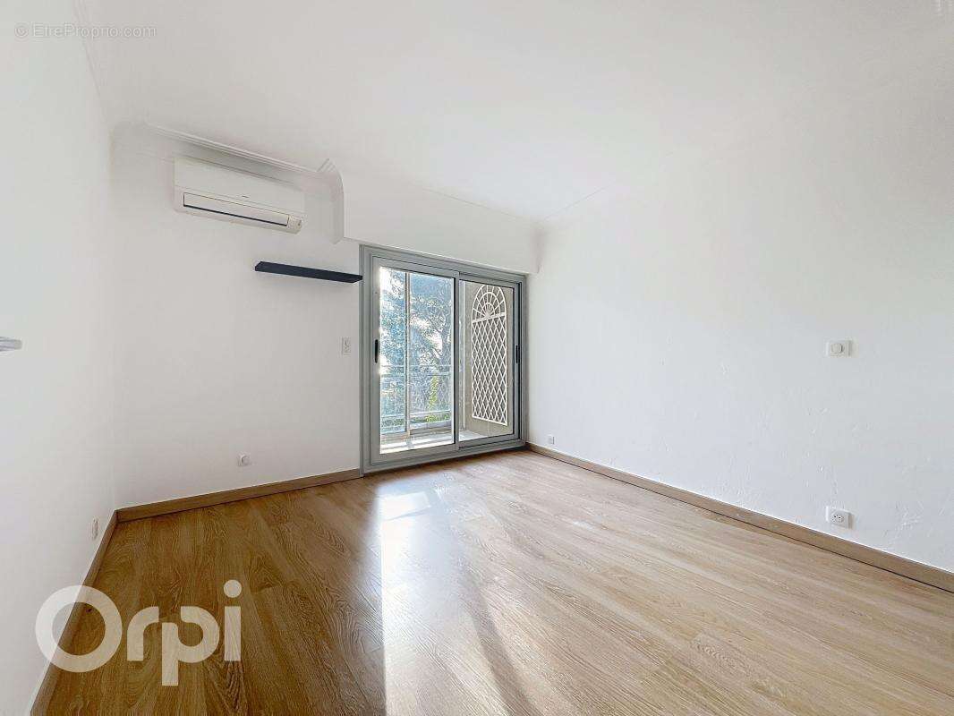 Appartement à VILLENEUVE-LOUBET