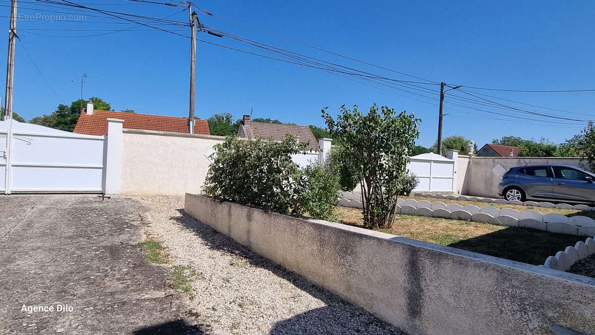 Pavillon avec grande terrasse et jardin de 1 500M² - photo 17