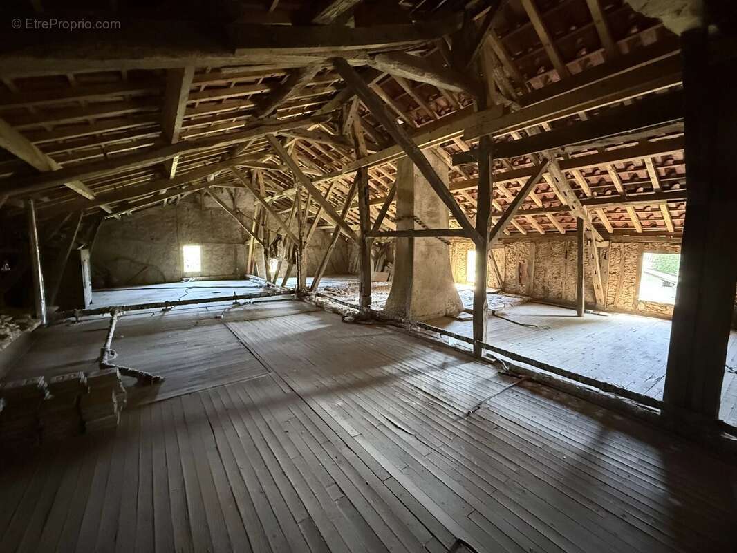 Maison à AVERON-BERGELLE