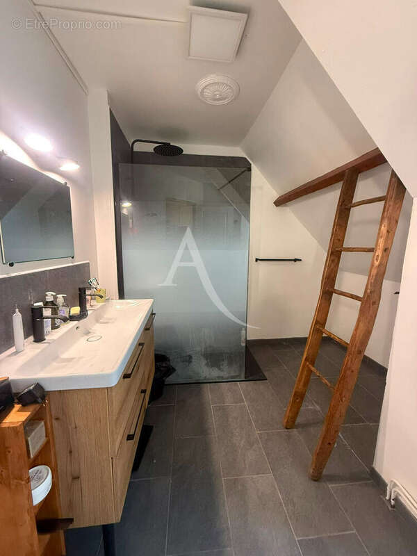 Maison sur la commune de Germiny l'Êveque - 260 m2 - 5 chambres -  jardin de 3133 m² - piscine. - photo 9