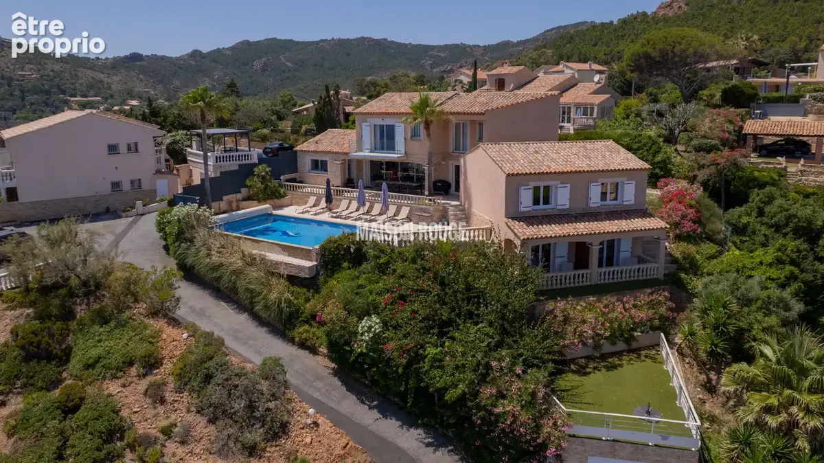 Saint-Raphaël : Villa contemporaine d'exception avec vue mer panoramique et piscine à débordement » - photo 6