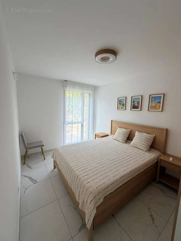 Appartement à SAINT-LAURENT-DU-VAR