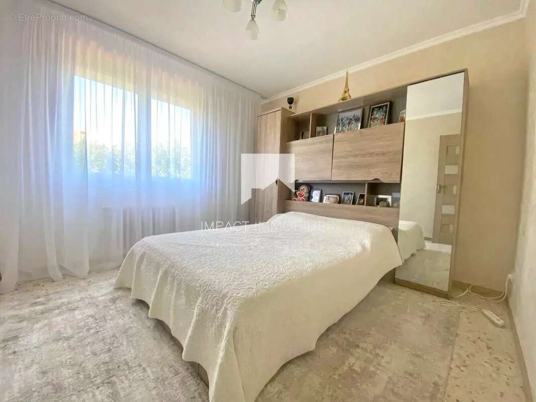 Appartement à LA CRAU