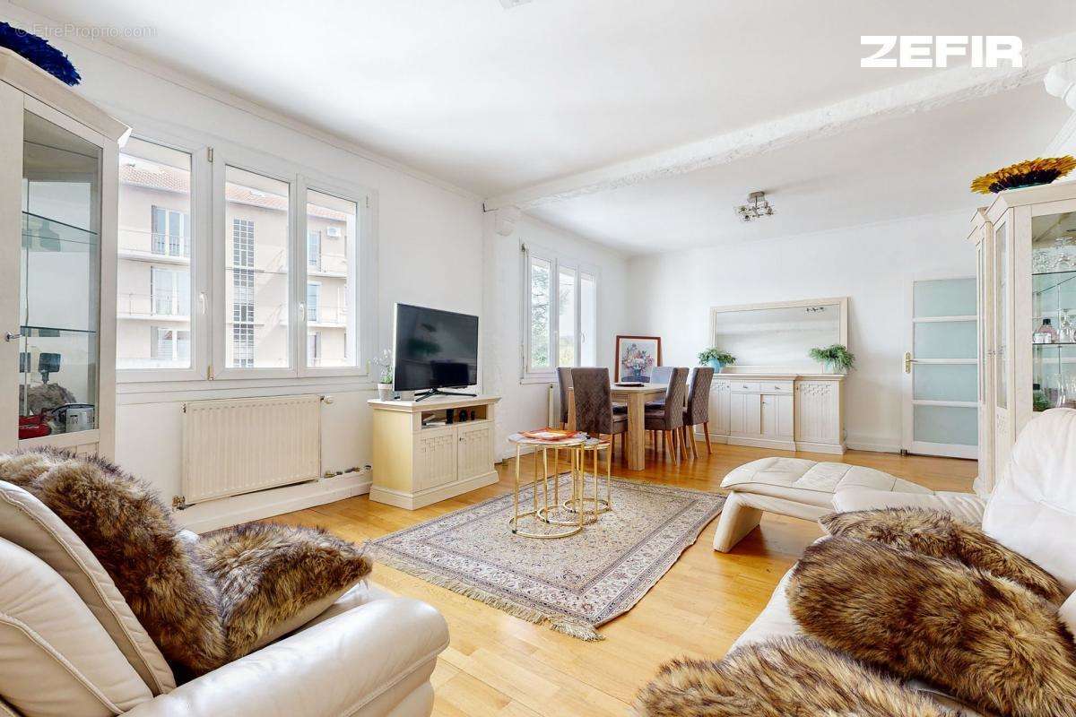 Maison à ROUSSILLON