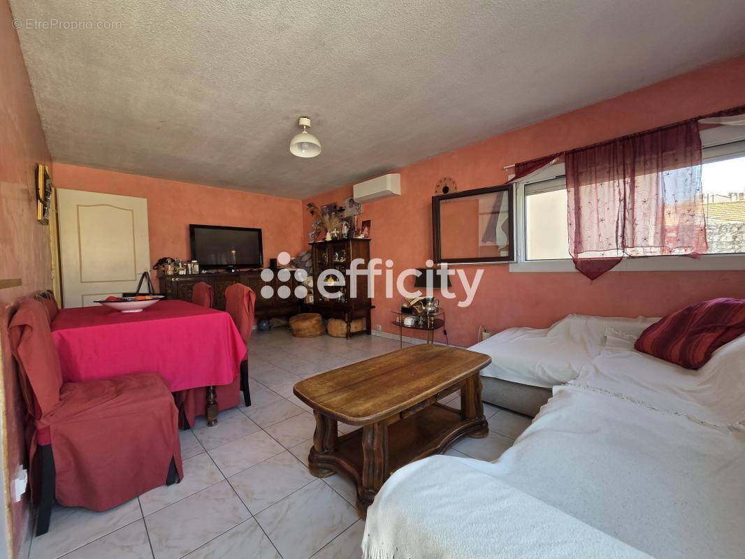 Appartement à MARSEILLE-3E