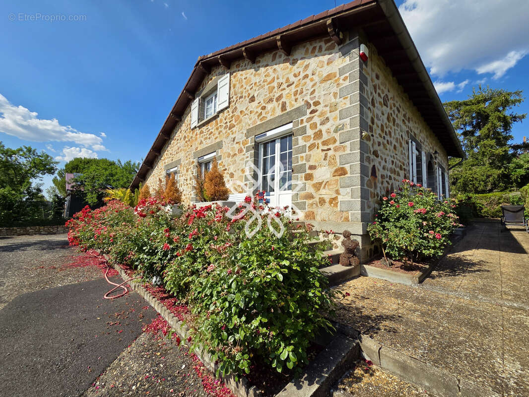 Maison familiale 5 chambres à Brioude avec terrain - photo 2