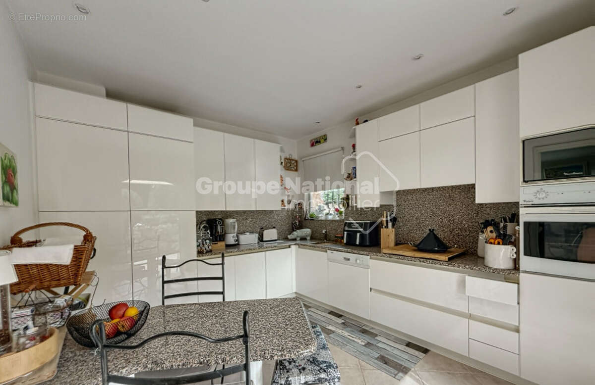 Maison indépendante/4P/Auribeau s/Siagne 186M² sur un terrain de 1515M². - photo 13