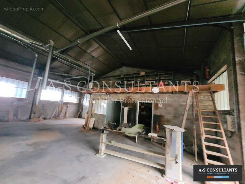 Commerce à MORAS-EN-VALLOIRE