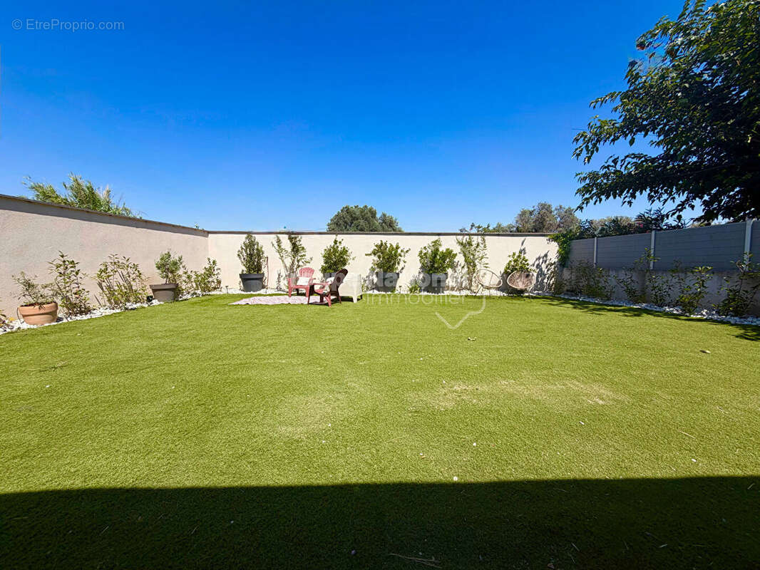 Maison T5 avec jardin, dépendance, garage et places de parking ! - photo 14