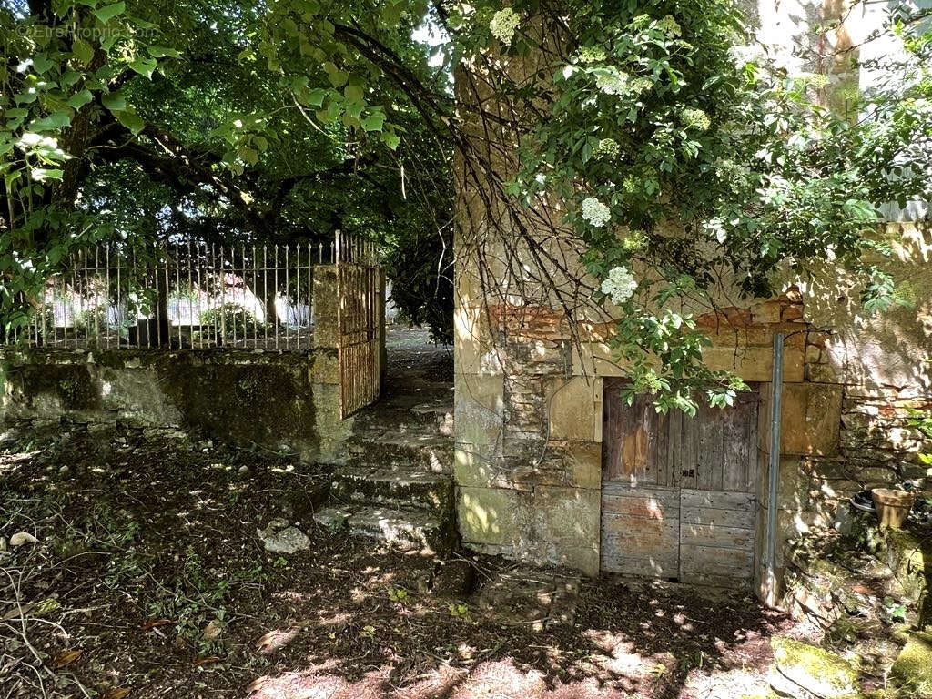 Maison de Maitre à Coulaures 7 pièce(s) 160 m2 - photo 2