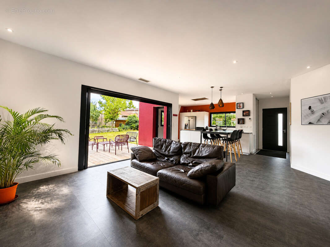 AUSSONNE - Maison familiale récente - 156 m2 - 6 chambres - DPE A - - photo 6