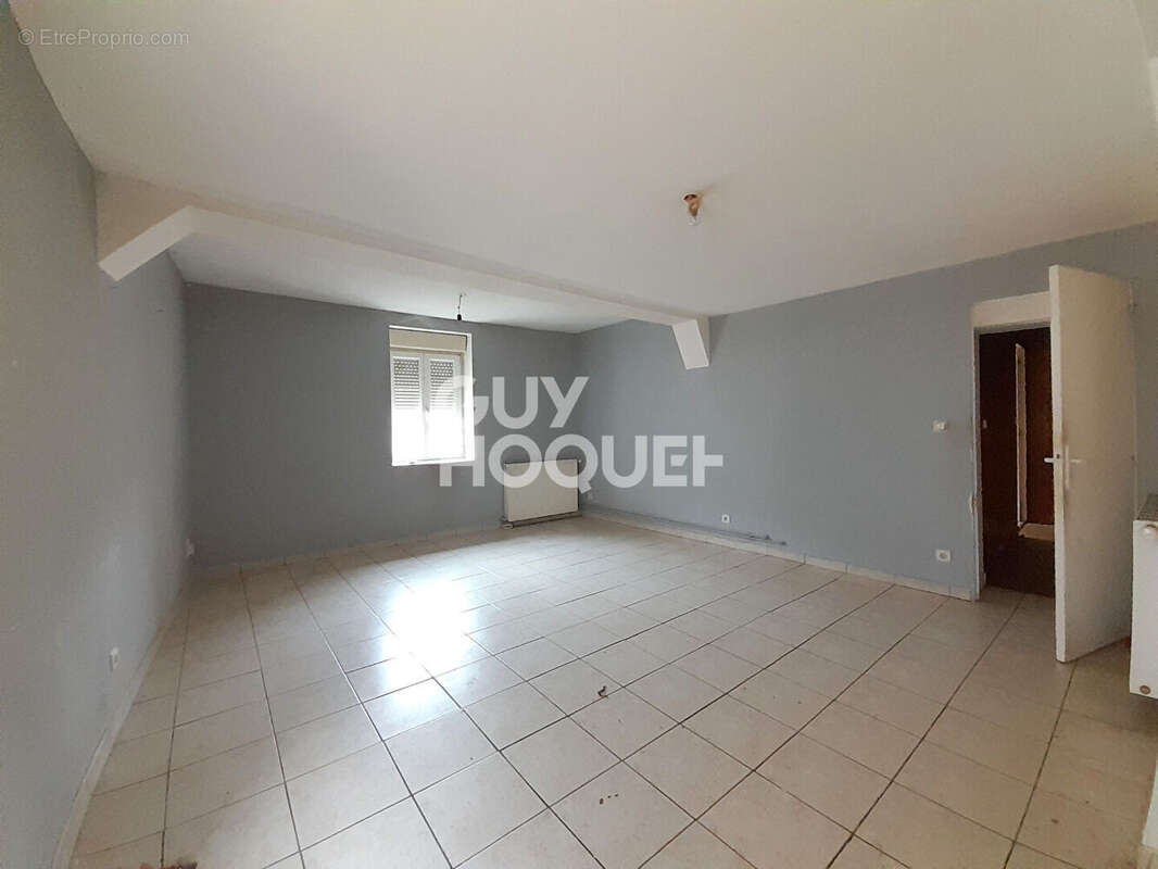 Appartement à LIGNY-LE-CHATEL