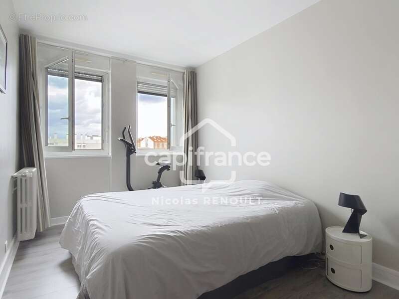 Appartement à COURBEVOIE