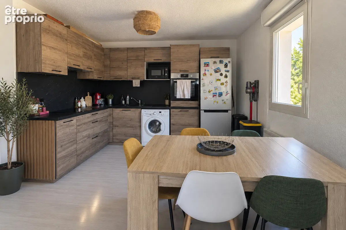 T3 billere rénové avec balcon, parking et garage - photo 3