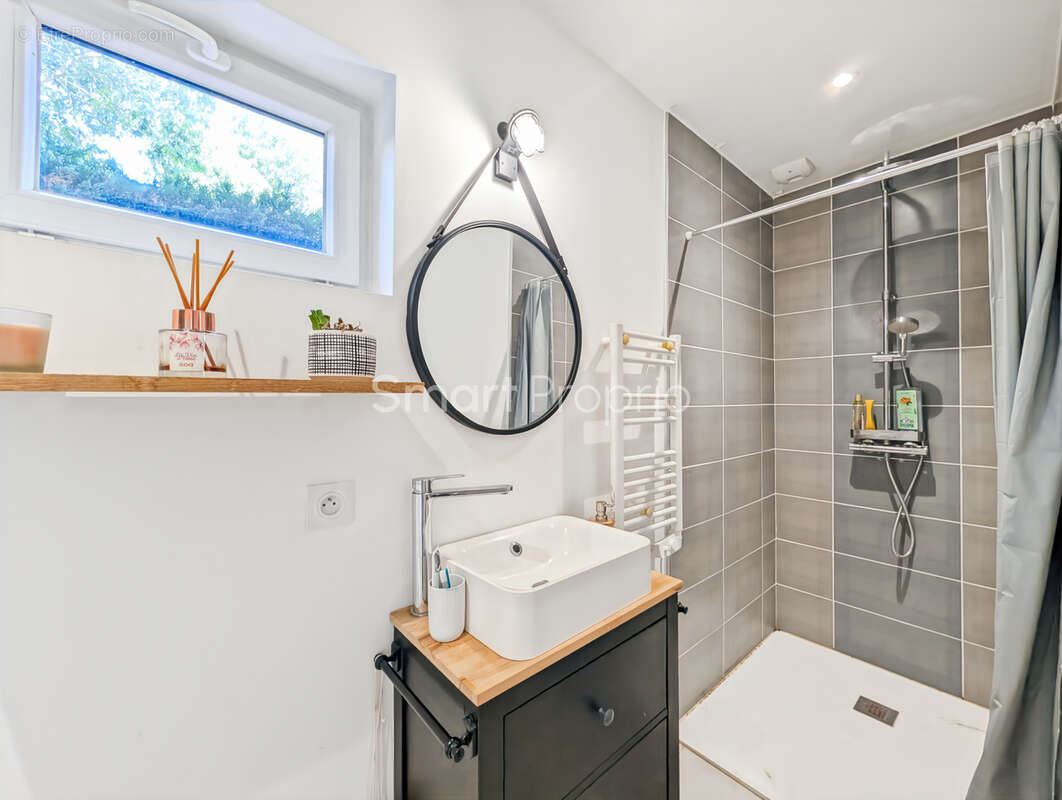 33320 eysines centre   maison familiale 134 m2   5 chambres   jardin - garage - photo 9