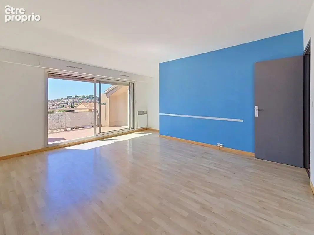 Carqueiranne coeur de ville - T3, 60 m², terrasse vue mer, 2 pkgs, au calme - photo 4