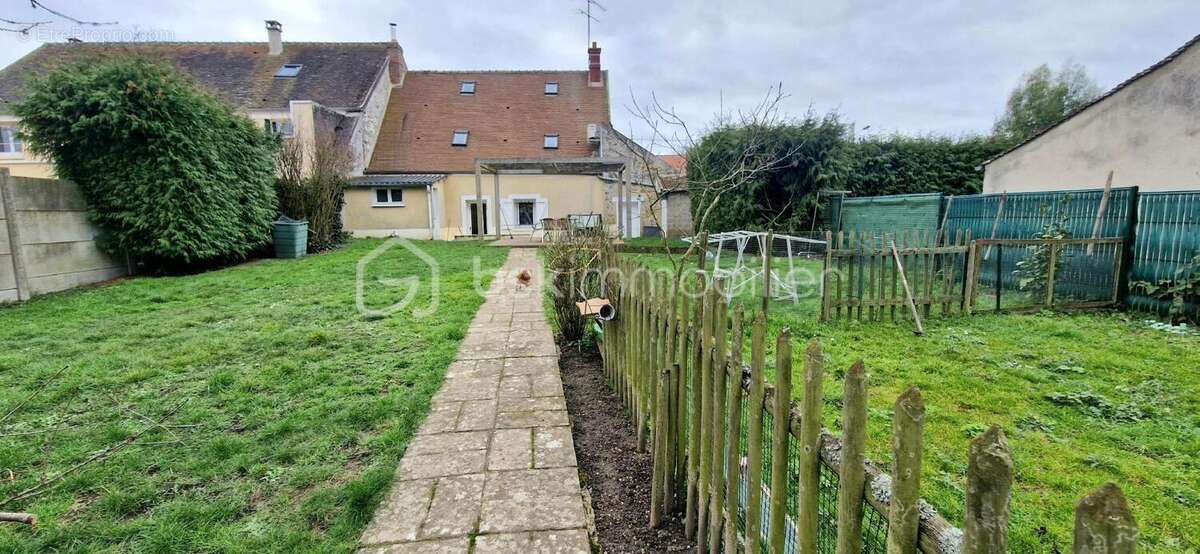 Maison à CLOS-FONTAINE