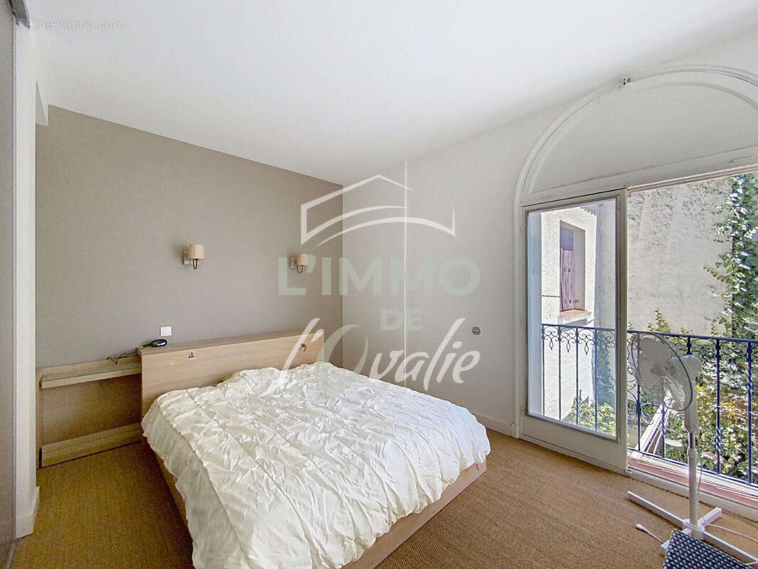 Immeuble Grenade  380 m² - photo 15