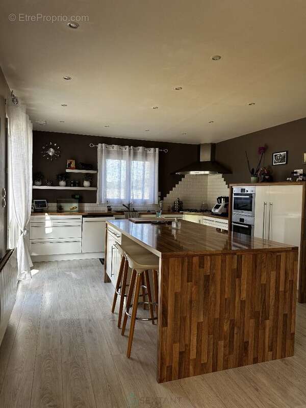 Maison à BOURG-ACHARD