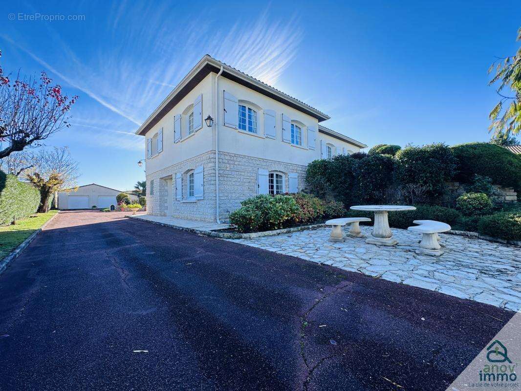 Maison à CHATEAUNEUF-SUR-CHARENTE