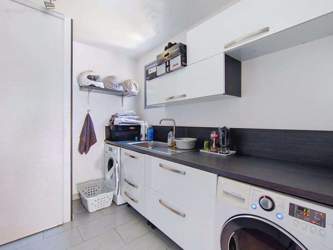 Maison - dépendances - stationnements - bi famille - photo 31