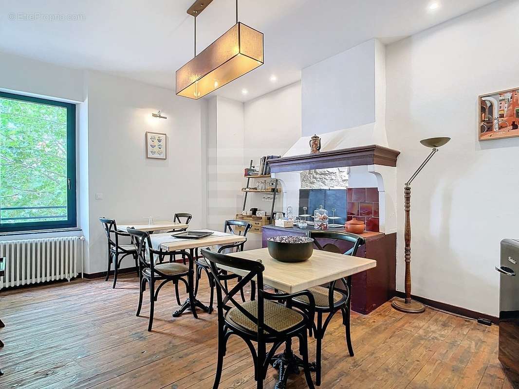 Commerce à LEZIGNAN-CORBIERES