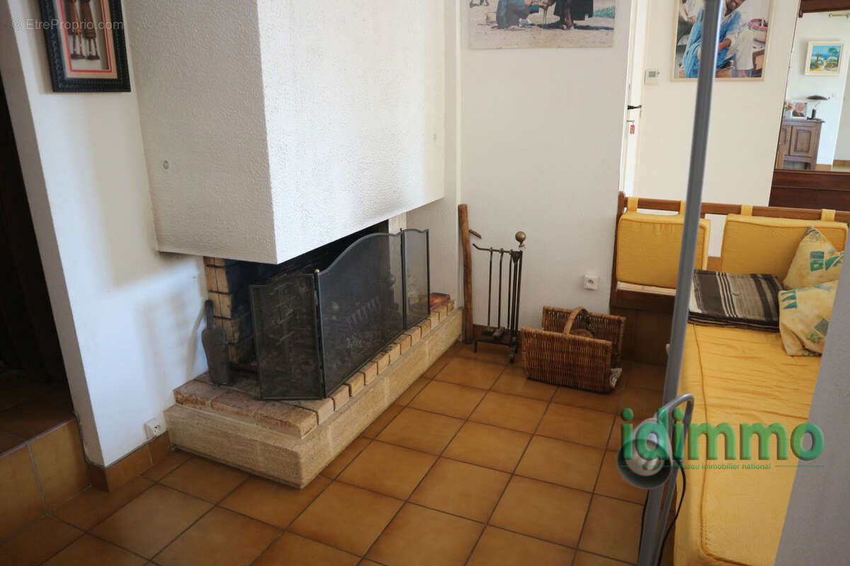Magnifique maison de 220 m2,dans un lieu recherche, avec piscine sur un terrain de 610 m2. proche de royan. - photo 8