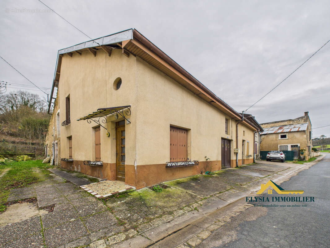 Maison à NEUVILLE-LES-VAUCOULEURS