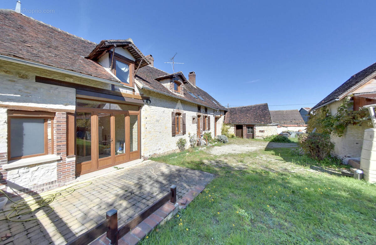 Maison à POILLY-SUR-THOLON