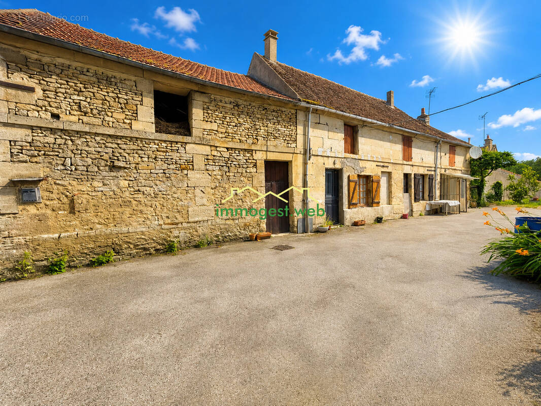 Maison à ULLY-SAINT-GEORGES