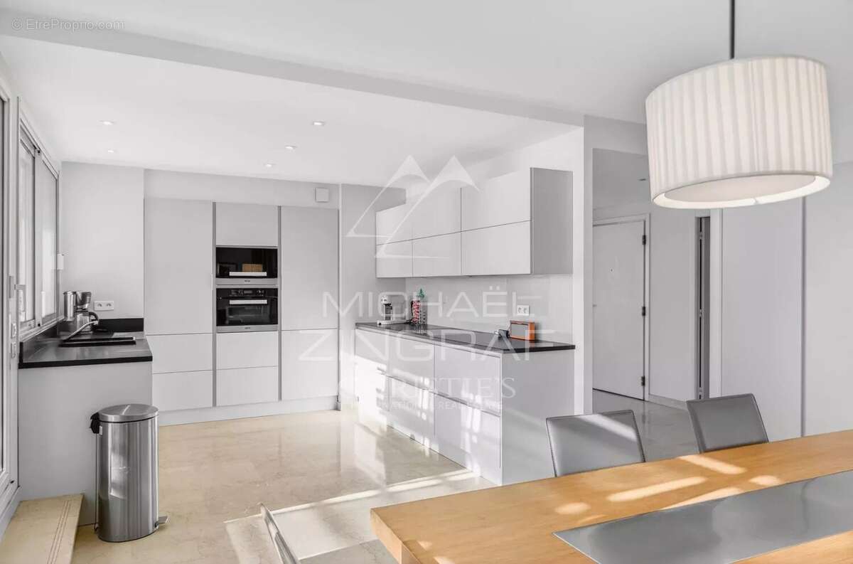 Appartement à SAINT-LAURENT-DU-VAR