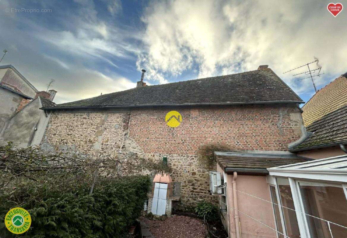 Maison à LE MONTET