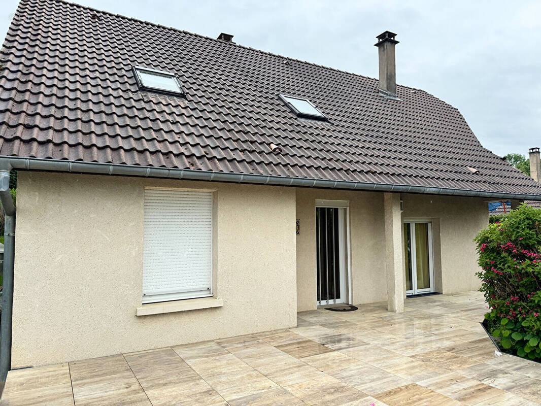 Maison à LARNOD