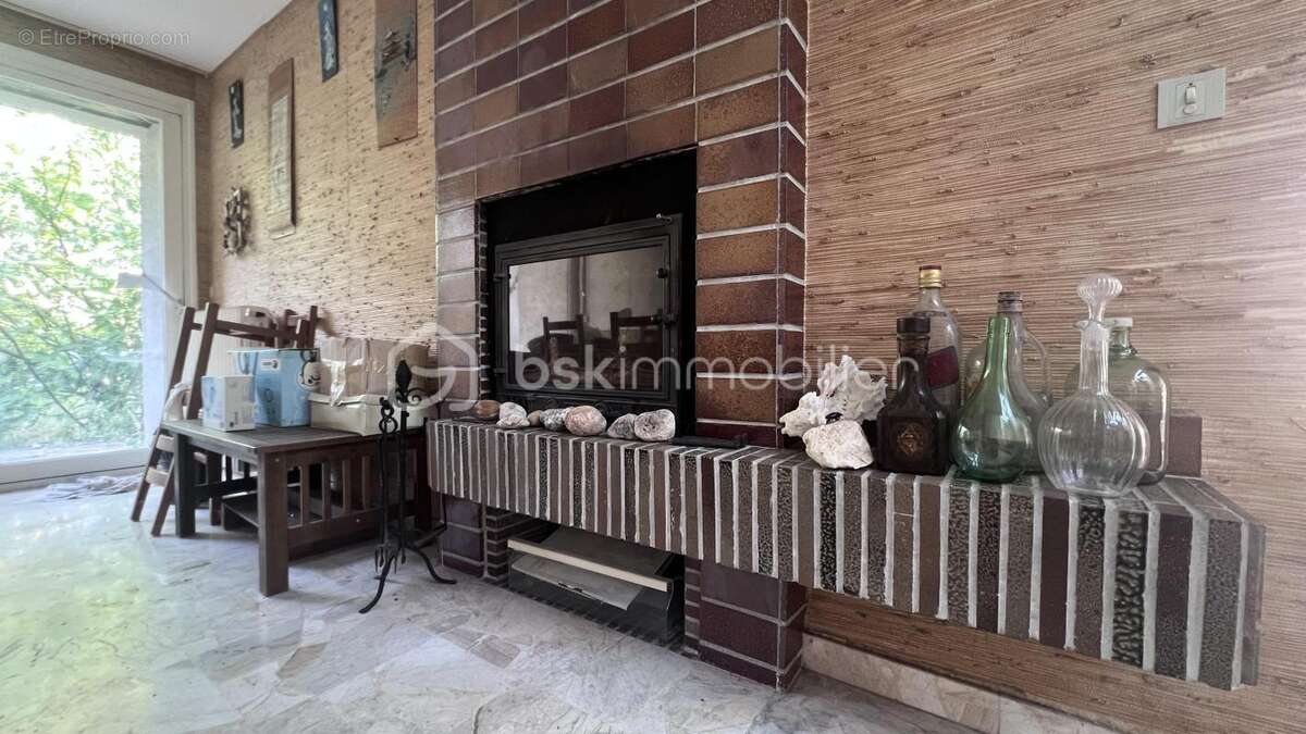LEVROUX – Maison de plain-pied 108 m² à rénover – 3 chambres – terrain – grand hangar - photo 11