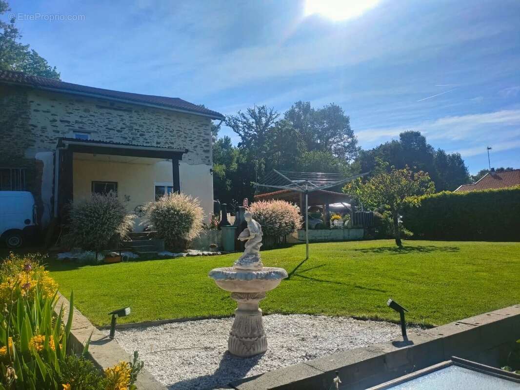 Maison à ORADOUR-SUR-VAYRES