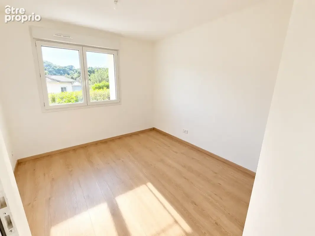 Appartement T4 entièrement rénové avec terrasse - photo 4
