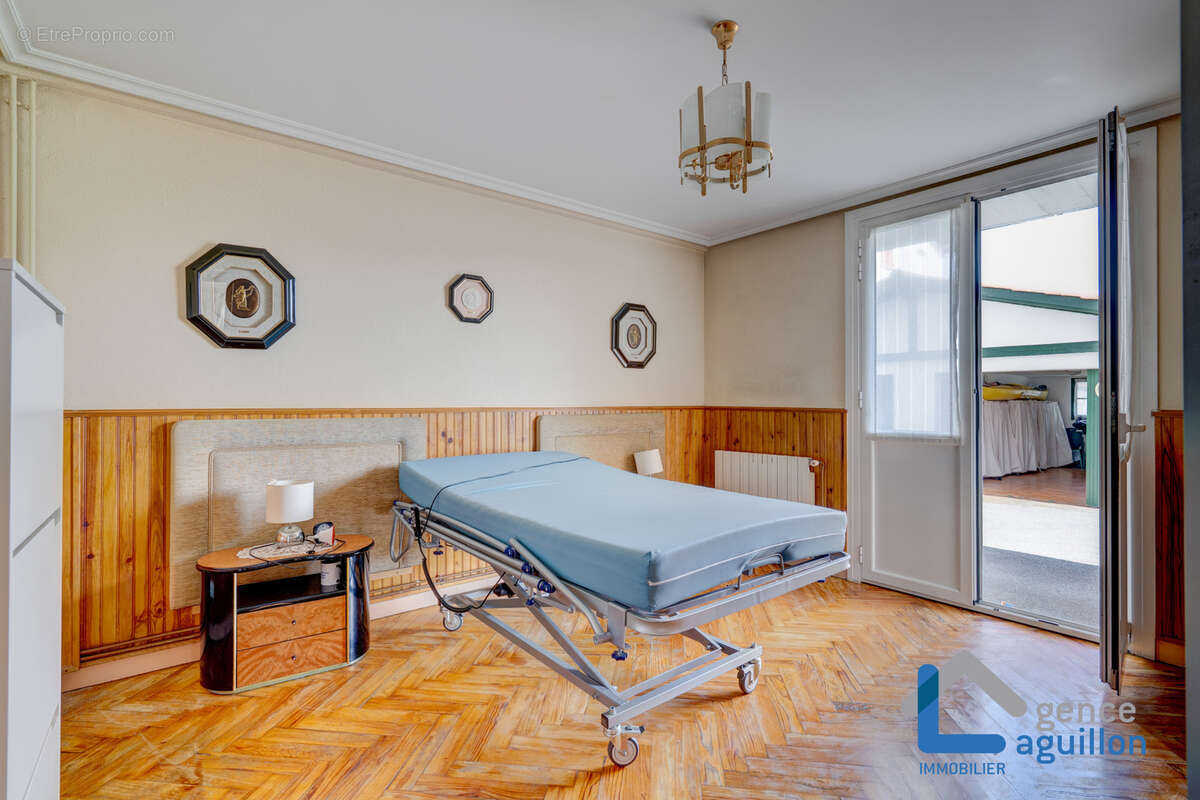 Hendaye  belle maison  de 151 m2 avec fort potentiel - photo 9