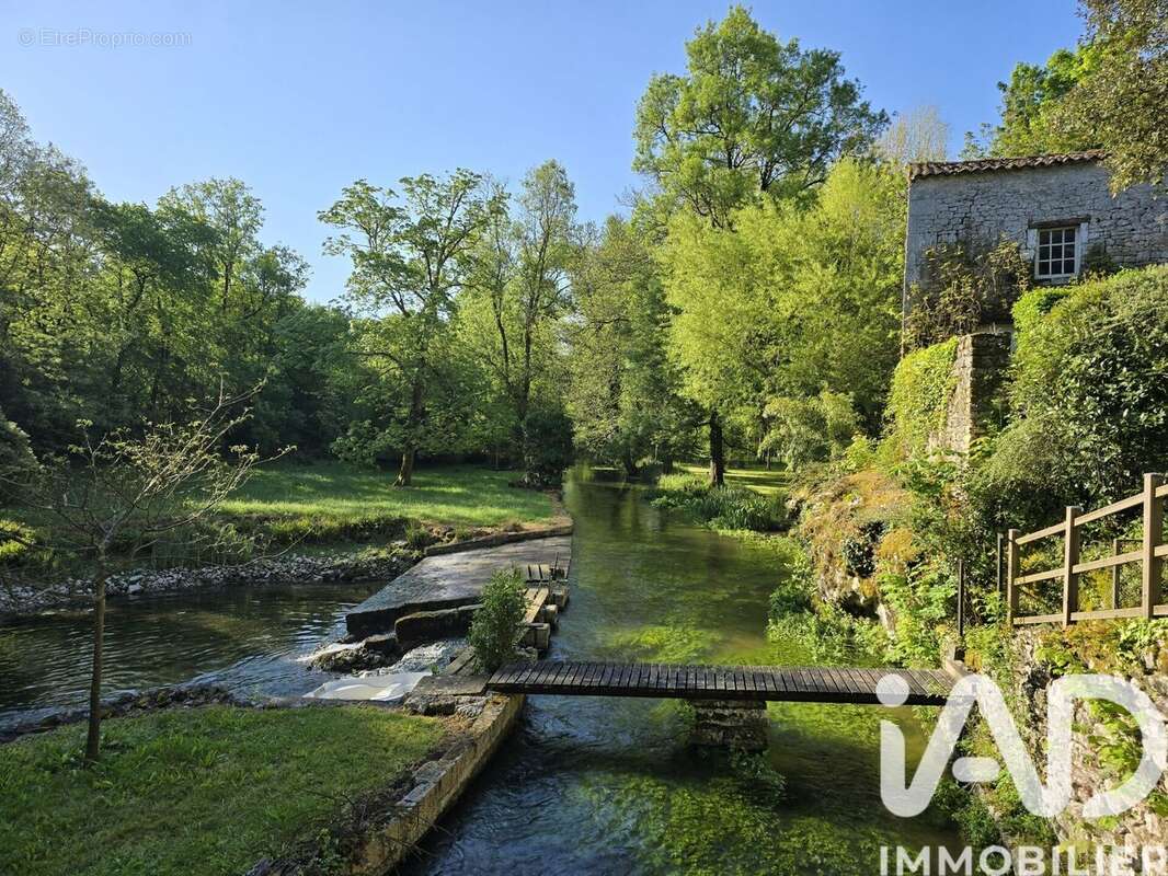 Photo 3 - Maison à GENSAC-LA-PALLUE