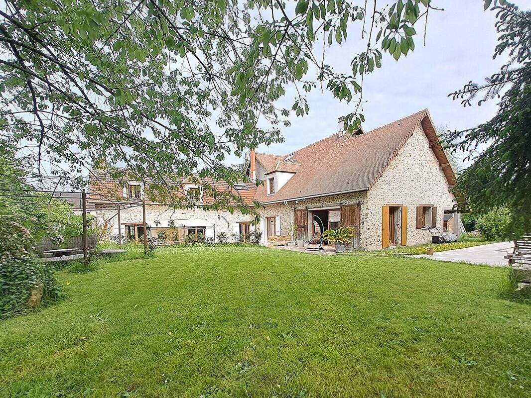 Maison à SAINT-CYR-SOUS-DOURDAN