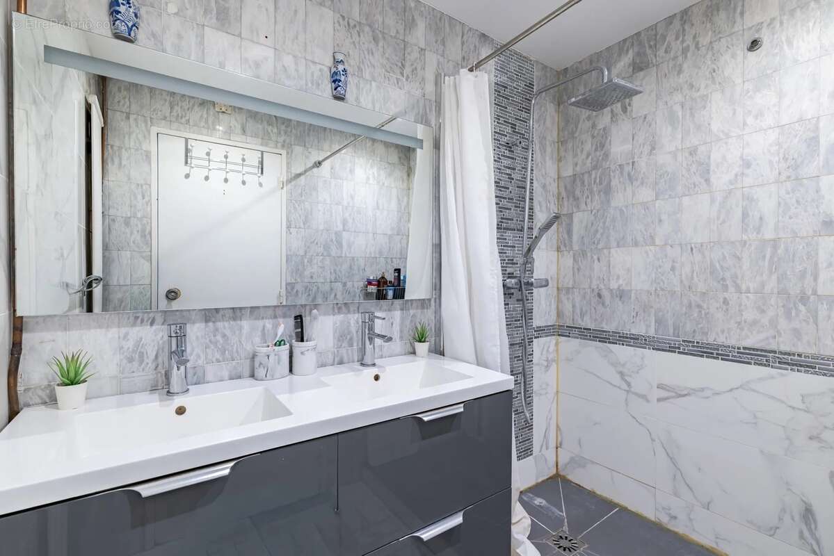 Appartement à vendre 5 pièces AUBERVILLIERS (93) - photo 11