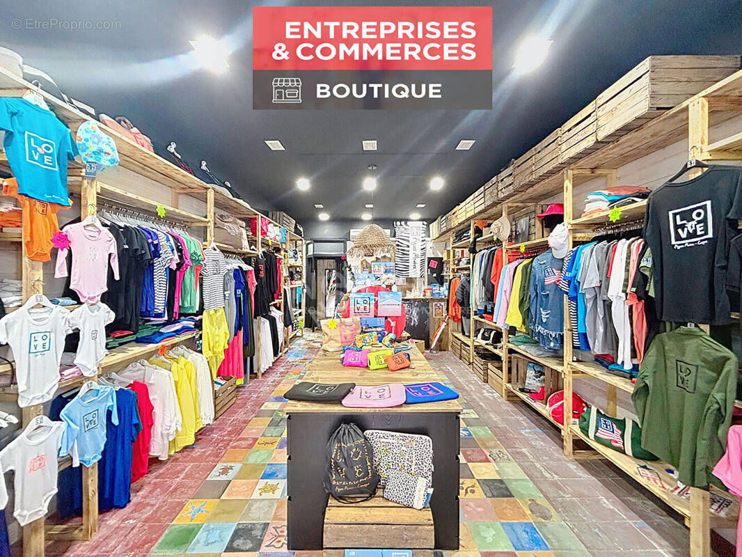 Commerce à AIGUES-MORTES