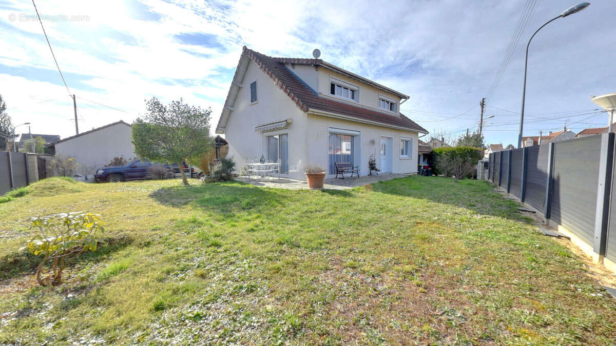 Maison à ROISSY-EN-BRIE