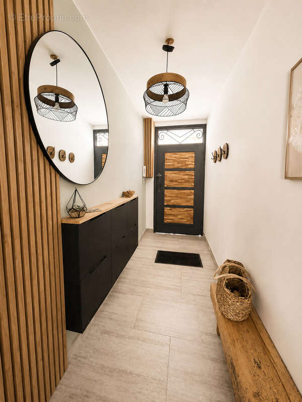 Appartement rénové 78 m2, 2 chambres, cœur historique de Fréjus - photo 12