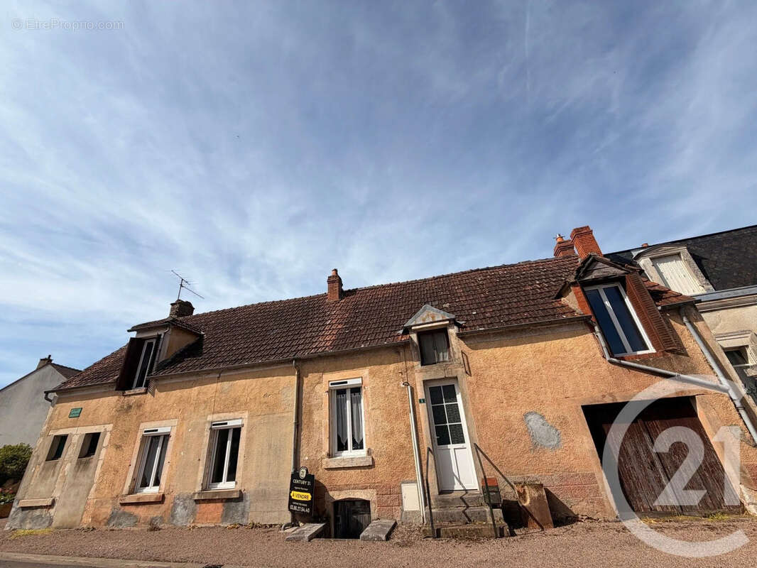 Maison à SURGY