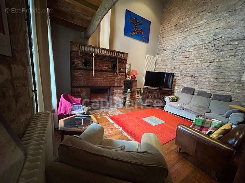 Maison en pierres 5 pièces à Étais-la-Sauvin 89, beaux volumes et cachet - photo 2