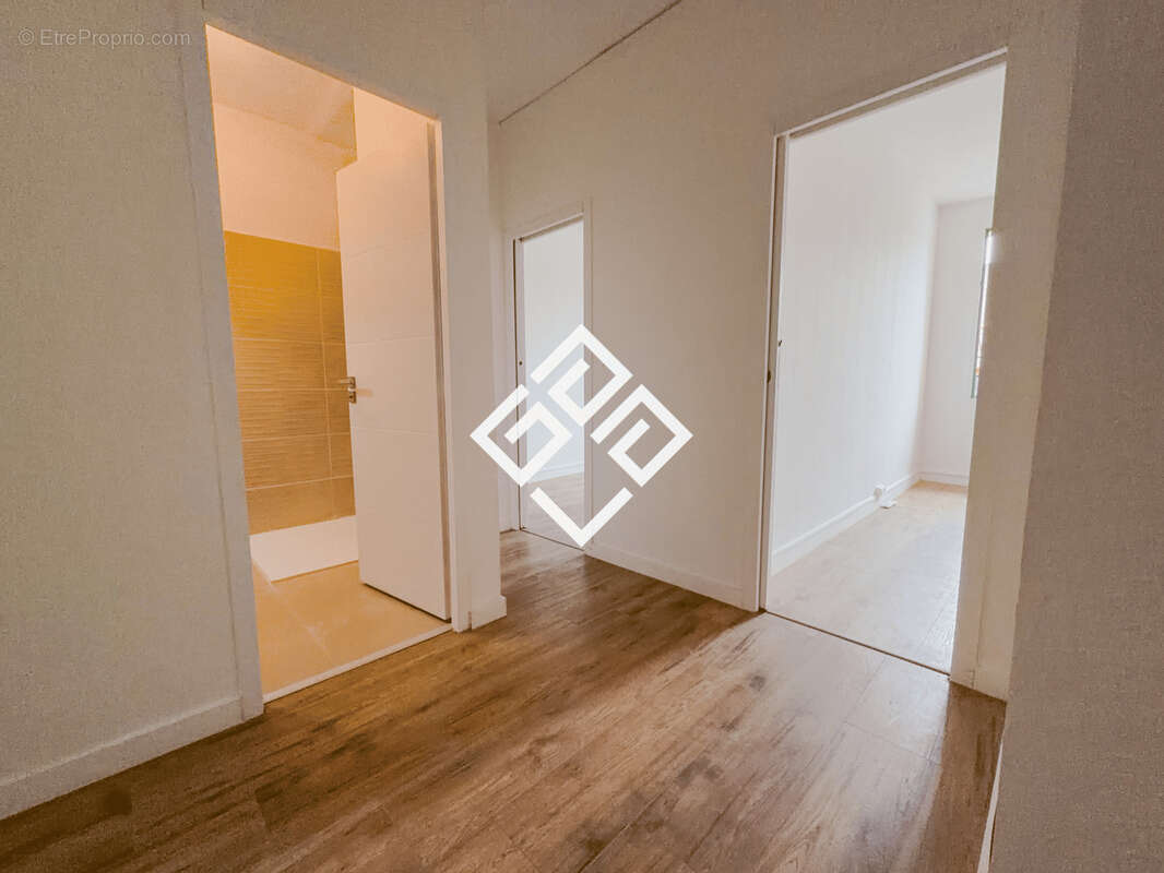 Maison de caractère rénovée avec local indépendant à Leucate - photo 12